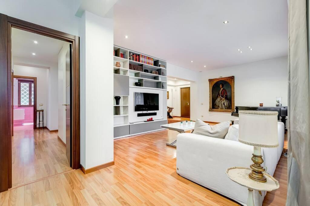 Exclusive Apartment In Eur Lake Roma Dış mekan fotoğraf