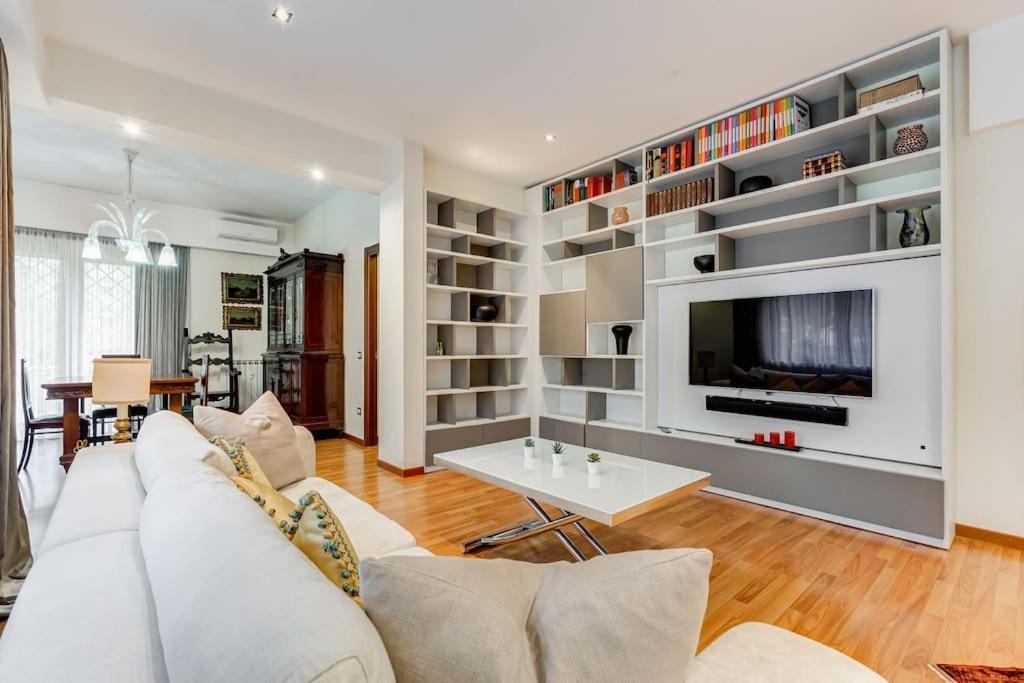 Exclusive Apartment In Eur Lake Roma Dış mekan fotoğraf