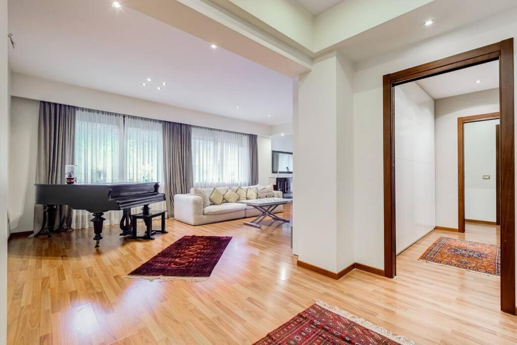 Exclusive Apartment In Eur Lake Roma Dış mekan fotoğraf